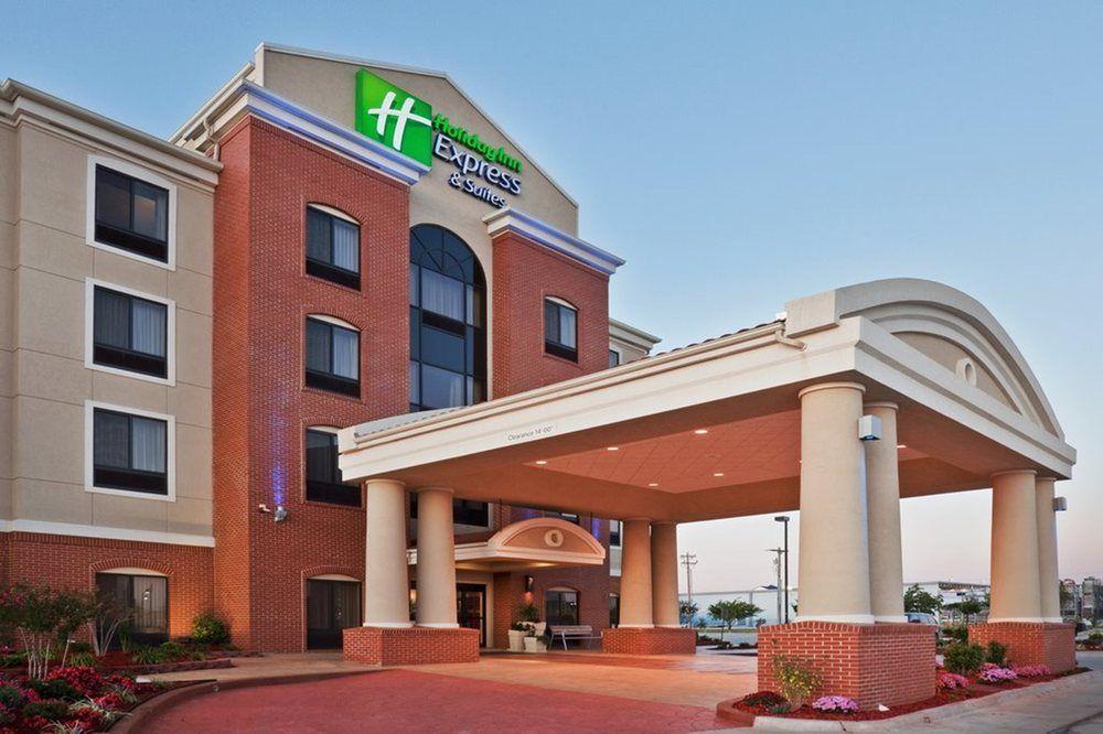 Holiday Inn Express & Suites Great Bend By Ihg Dış mekan fotoğraf