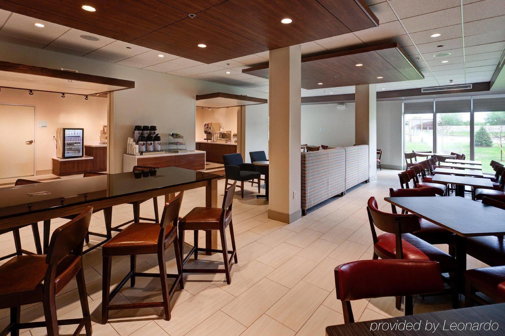 Holiday Inn Express & Suites Great Bend By Ihg Dış mekan fotoğraf