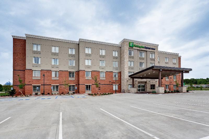 Holiday Inn Express & Suites Great Bend By Ihg Dış mekan fotoğraf
